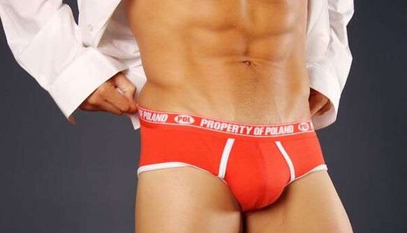 hombre con pene agrandado